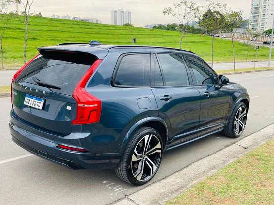 VOLVO-XC90-2022