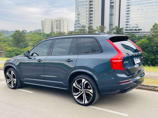VOLVO-XC90-2022