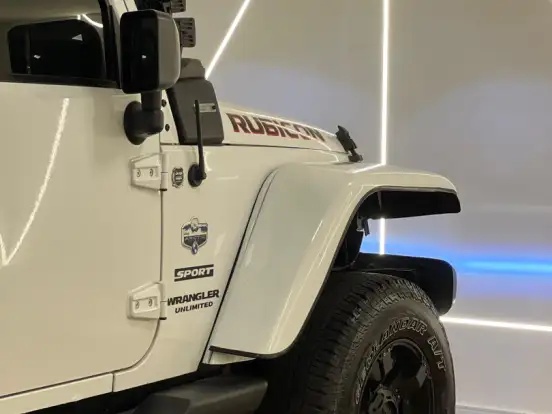 JEEP-WRANGLER-3.6 UNLIMITED SPORT 4X4 V6 GASOLINA 4P AUTOMÁTICO JEEP-WRANGLER-2011