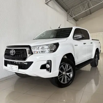 TOYOTA HILUX 2.8 SRV 4X4 CD 16V DIESEL 4P AUTOMÁTICO TOYOTA HILUX 2.8 SRV 4X4 CD 16V DIESEL 4P AUTOMÁTICO
