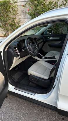 VOLVO-XC40-2020