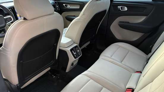 VOLVO-XC40-2020