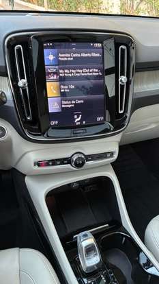 VOLVO-XC40-2020