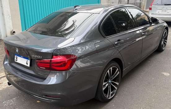 BMW-320i-2018