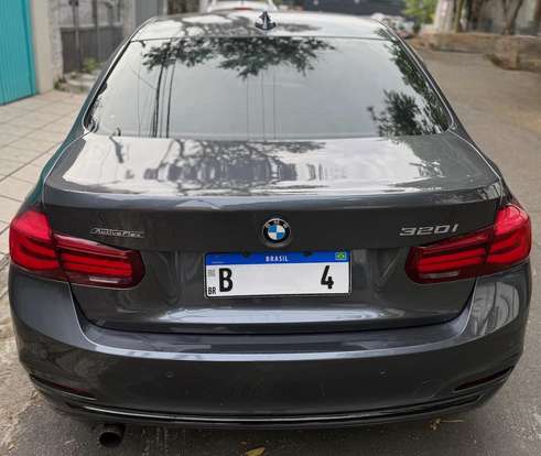 BMW-320i-2018