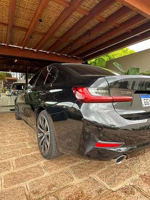 BMW-320i-2021
