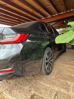 BMW-320i-2021