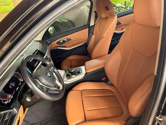 BMW-320i-2021