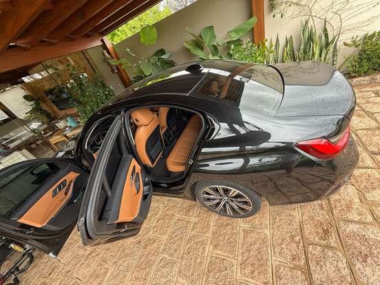 BMW-320i-2021