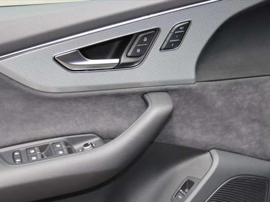 AUDI-Q7-2024