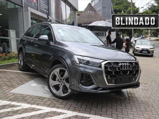 AUDI-Q7-2024