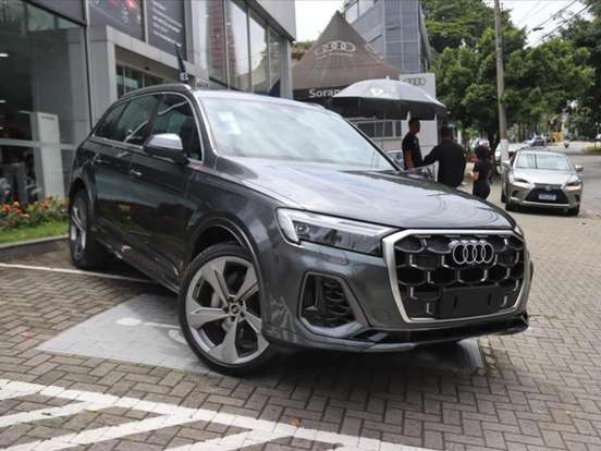 AUDI-Q7-2024