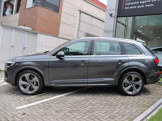 AUDI-Q7-2024