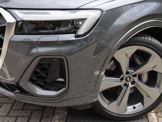 AUDI-Q7-2024