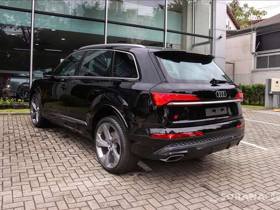 AUDI-Q7-2024
