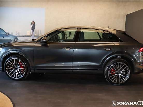 AUDI-Q8-2024