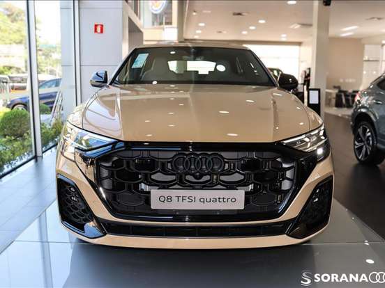 AUDI-Q8-2024