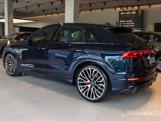 AUDI-Q8-2024