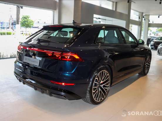 AUDI-Q8-2024
