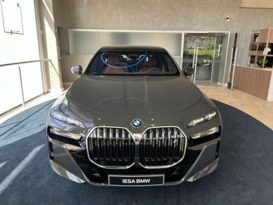 BMW-i7-2023