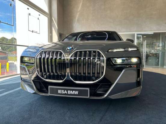 BMW-i7-2023