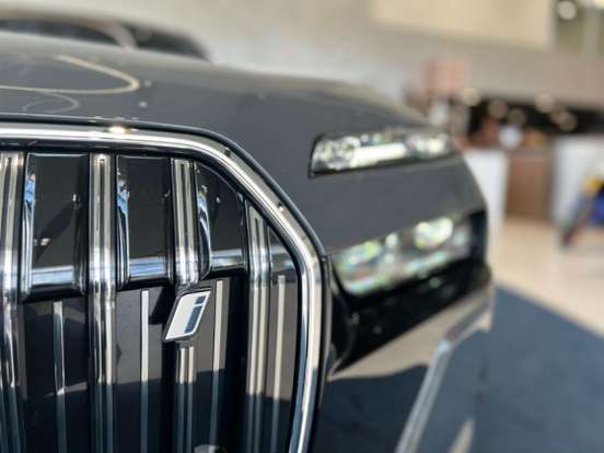BMW-i7-2023