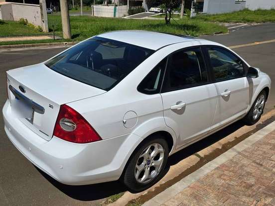 FORD-FOCUS-2012