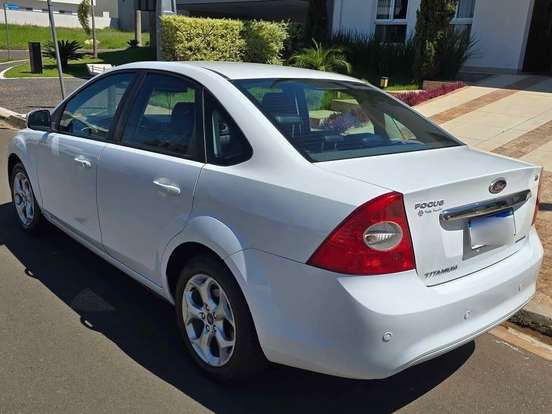 FORD-FOCUS-2012