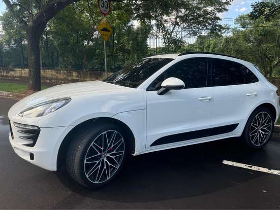PORSCHE-MACAN-2015