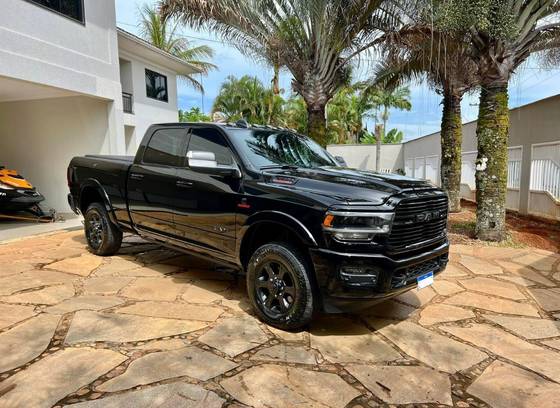 Imagem de RAM 3500 6.7 I6 TURBO DIESEL LARAMIE NIGHT EDITION CD 4X4  AUTOMÁTICO
