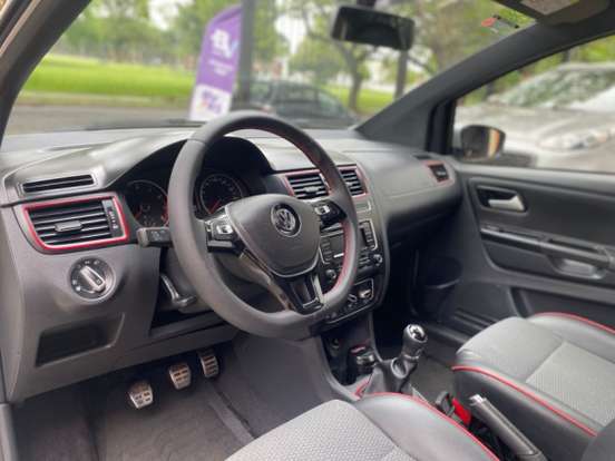 VOLKSWAGEN-FOX-2016