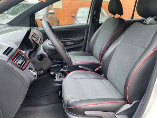 VOLKSWAGEN-FOX-1.6 MI ROCK IN RIO 8V FLEX 4P MANUAL VOLKSWAGEN-FOX-2016