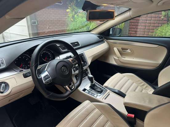 VOLKSWAGEN-PASSAT-2011