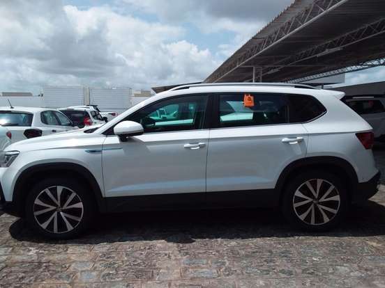 VOLKSWAGEN-TAOS-2023