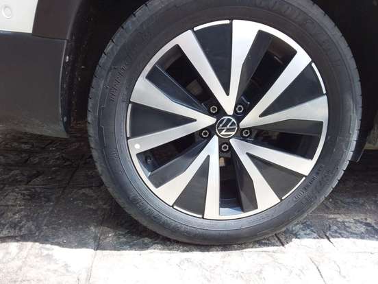 VOLKSWAGEN-TAOS-2023