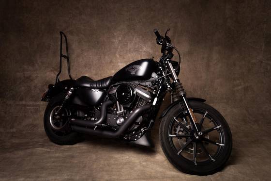 HARLEY-DAVIDSON SPORTSTER IRON 883 