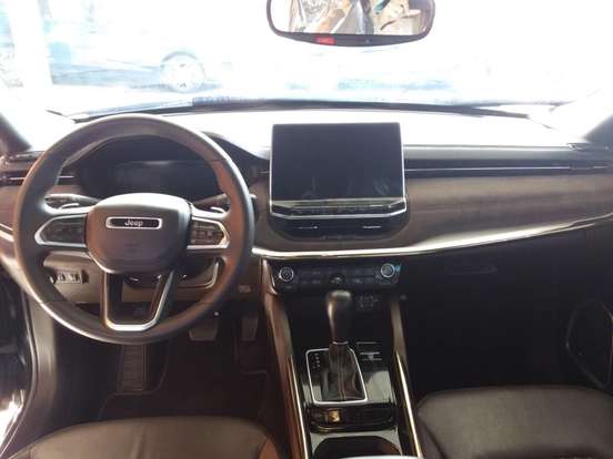 JEEP-COMMANDER-2023