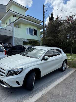 MERCEDES-BENZ-GLA 200-2017