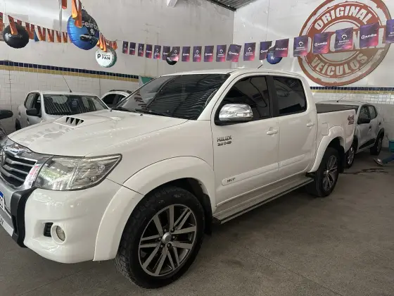 TOYOTA HILUX 3.0 SRV 4X4 CD 16V TURBO INTERCOOLER DIESEL 4P AUTOMÁTICO TOYOTA HILUX 3.0 SRV 4X4 CD 16V TURBO INTERCOOLER DIESEL 4P AUTOMÁTICO