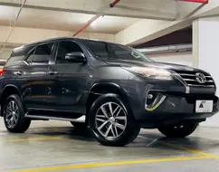TOYOTA HILUX SW4 2.8 SRX 4X4 7 LUGARES 16V TURBO INTERCOOLER DIESEL 4P AUTOMÁTICO TOYOTA HILUX SW4 2.8 SRX 4X4 7 LUGARES 16V TURBO INTERCOOLER DIESEL 4P AUTOMÁTICO