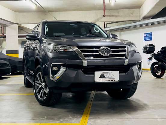 TOYOTA-HILUX SW4-2.8 SRX 4X4 7 LUGARES 16V TURBO INTERCOOLER DIESEL 4P AUTOMÁTICO TOYOTA-HILUX SW4-2018