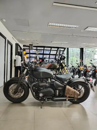 TRIUMPH BONNEVILLE BOBBER 1200 