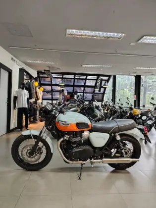 TRIUMPH BONNEVILLE T100 900 