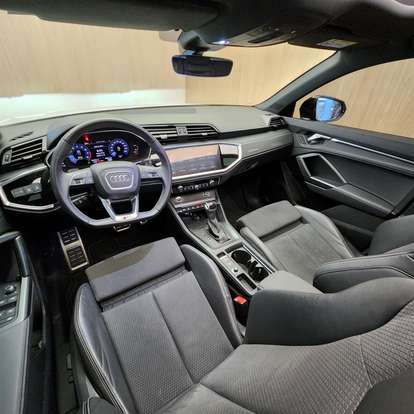 AUDI-Q3-2023