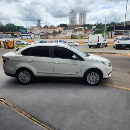 FIAT-GRAND SIENA-2015