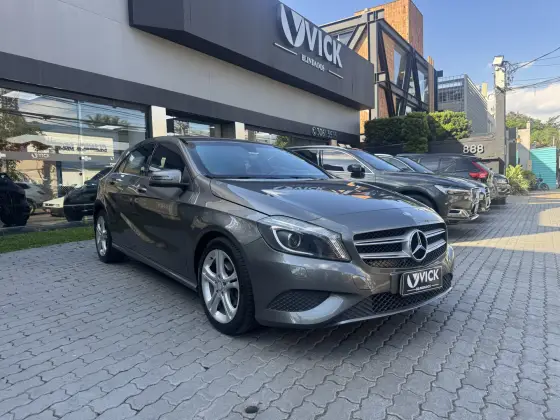 MERCEDES-BENZ CLASSE A 1.6 200 TURBO URBAN GASOLINA 4P AUTOMATIZADO