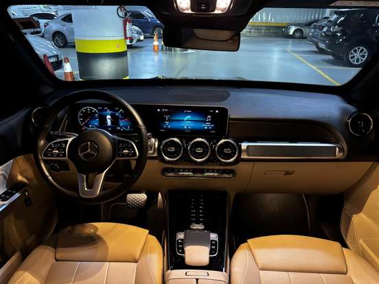 MERCEDES-BENZ-GLB 200-2020
