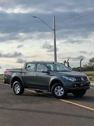 MITSUBISHI L200 TRITON 2.4 16V TURBO DIESEL SPORT HPE CD 4P 4X4 AUTOMÁTICO MITSUBISHI L200 TRITON 2.4 16V TURBO DIESEL SPORT HPE CD 4P 4X4 AUTOMÁTICO