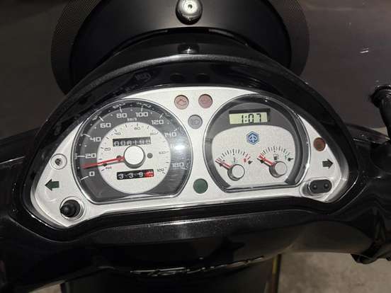 PIAGGIO-BEVERLY 300-2010