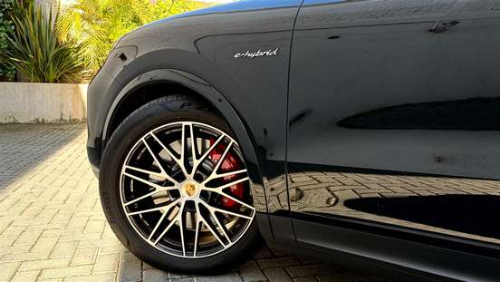 PORSCHE-CAYENNE-2024